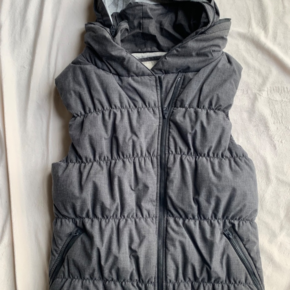 Bench puffer vest with hood - Picture 3 of 7